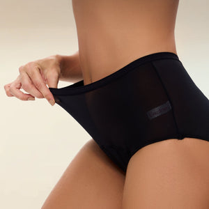 Everdries Leak-Proof Underwear 5-pack biedt discrete, comfortabele bescherming voor lichte tot matige incontinentie met absorberende, sneldrogende stof die u de hele dag een fris gevoel geeft. Dit ondergoed is ontworpen om tot 4 theelepels vloeistof op te vangen en biedt betrouwbare bescherming tegen lekken zonder dat het dik aanvoelt. Het is machinewasbaar en wordt geleverd in een discrete verpakking. Het combineert functionaliteit en comfort voor zelfvertrouwen en gemoedsrust tijdens dagelijkse activiteit